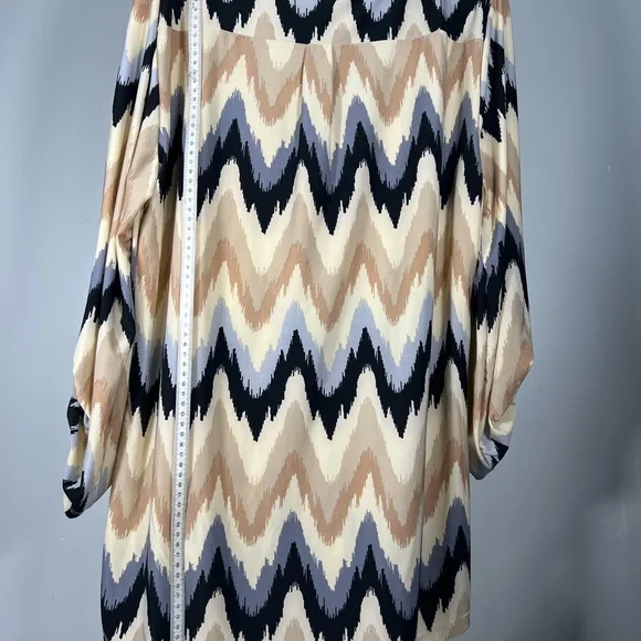 Tacera Monochrome Patterned Top - Picture 9 of 16